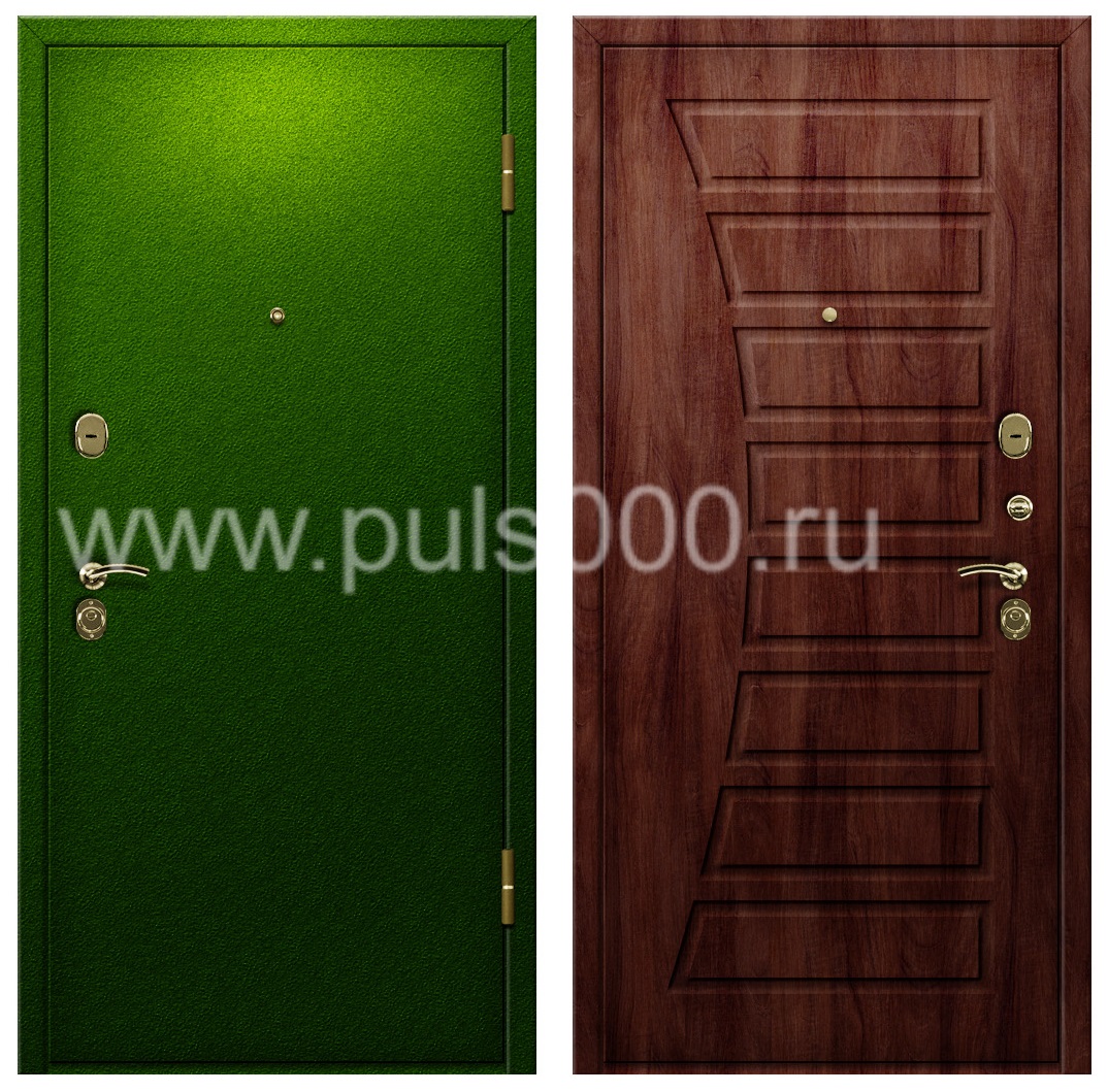 Входная зеленая дверь с напылением и МДФ в коттедж PR-935