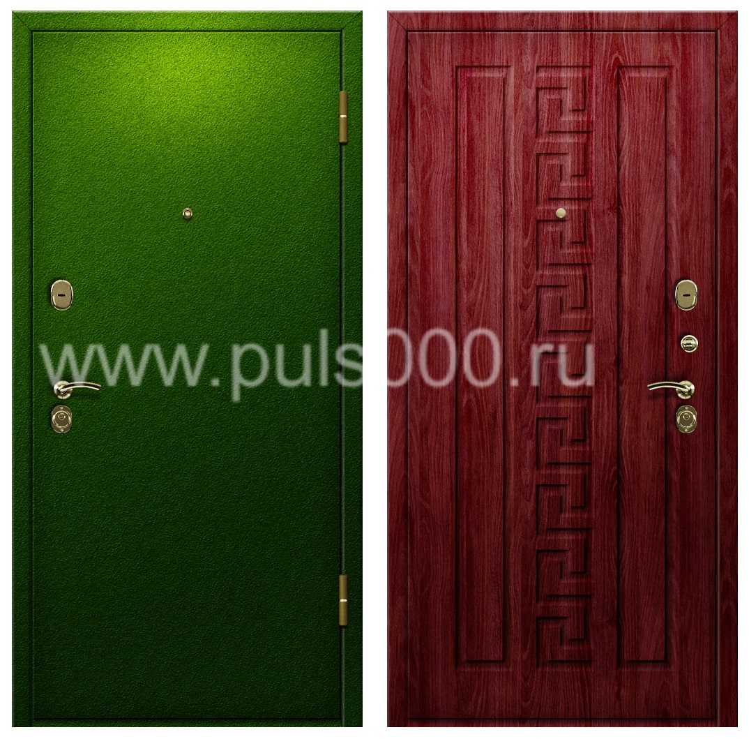 Зеленая дверь с утеплителем для загородного дома PR-933