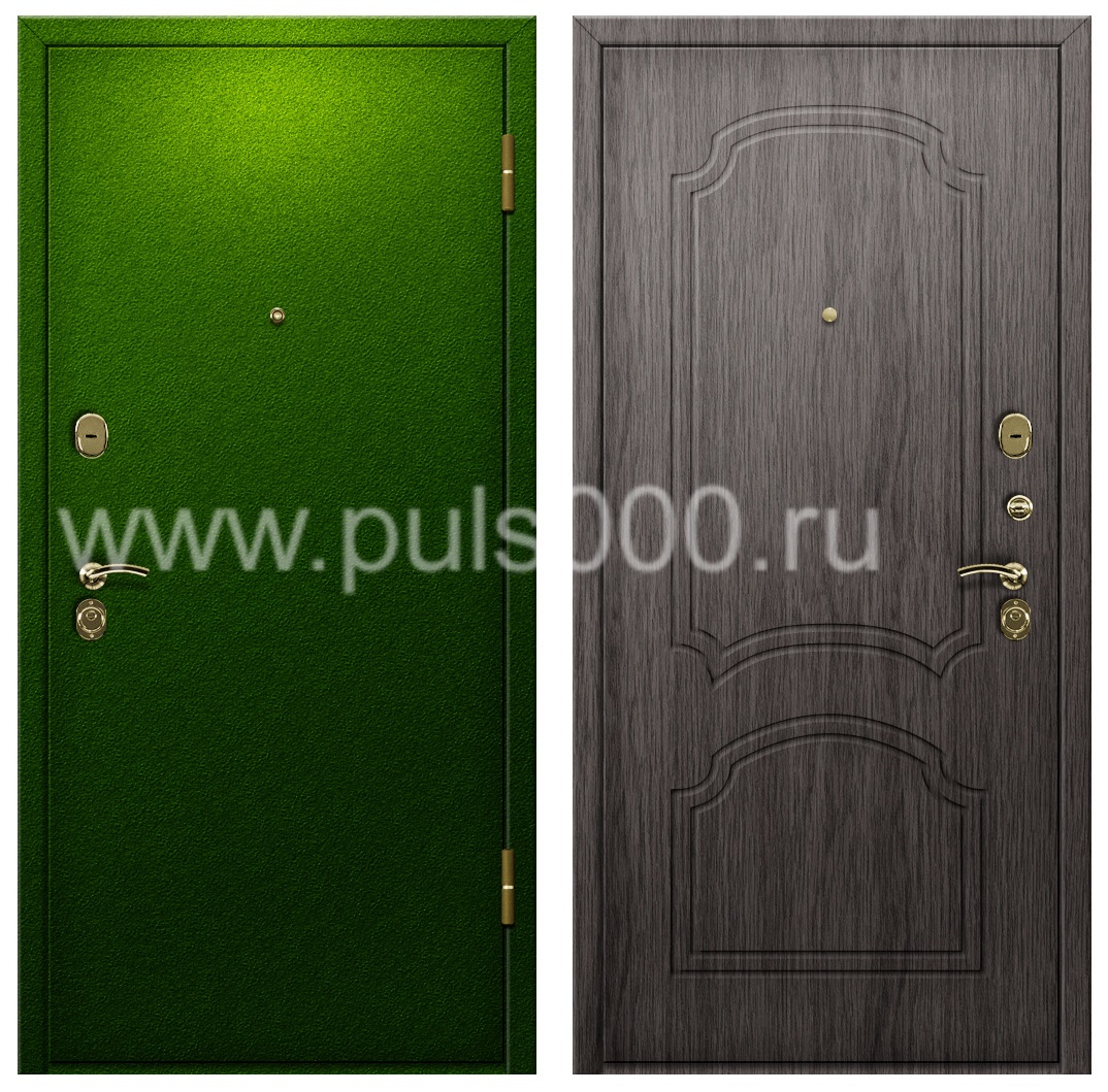 Темная зеленая дверь с утеплителем для загородного дома PR-932