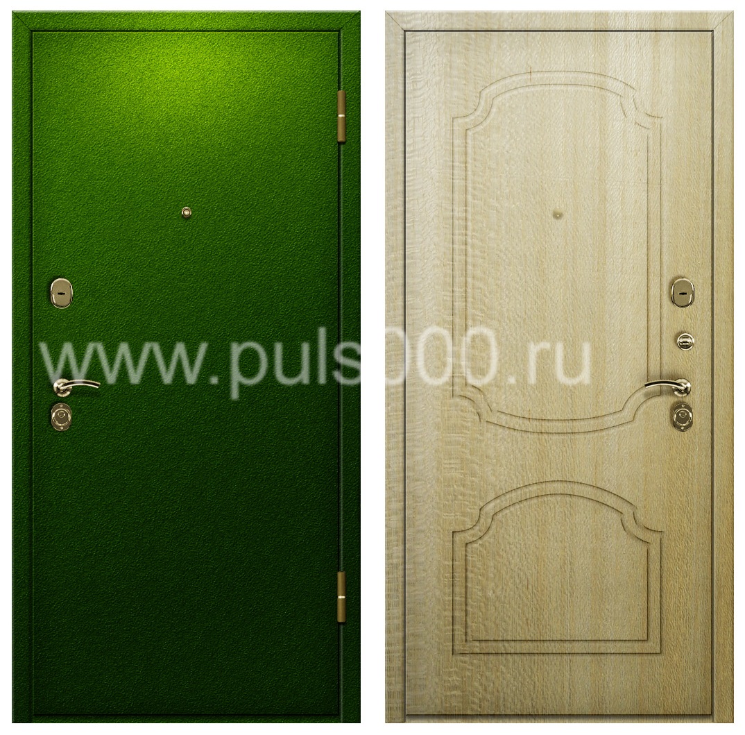 Квартирная дверь зеленая с напылением и утеплителем PR-928