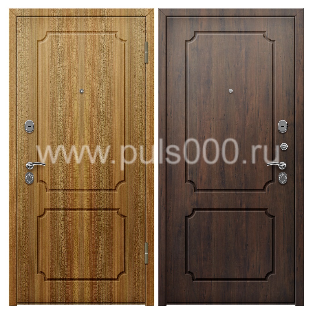 Уличная дверь светлого а для загородного дома MDF-216, цена 27 500  руб.