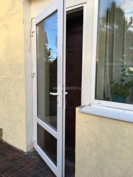 Входная дверь для дачи стеклянная белая эконом ST-008