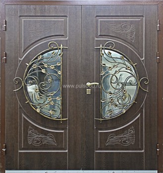 Металлическая парадная дверь с массивом ПР-57, цена 120 000  руб.