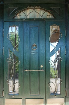 Парадная дверь для загородного дома с МДФ и остеклением ПР-37