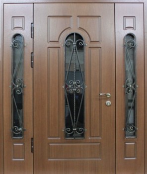 Парадная дверь из МДФ с боковыми вставками и ковкой ПР-40