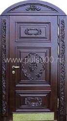 Металлическая арочная дверь с резьбой АР-1 массив, цена 80 000  руб.