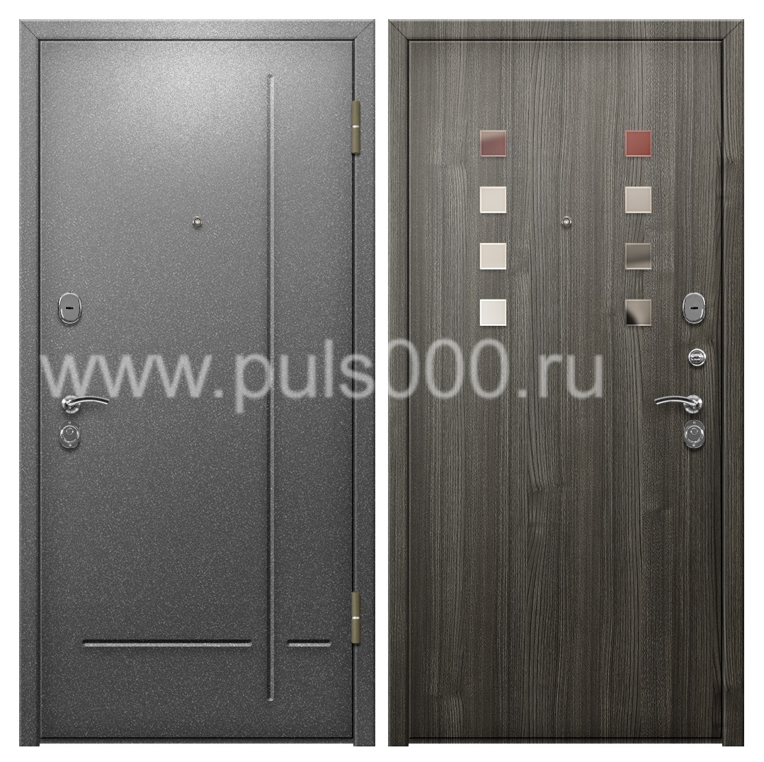 Входная уличная дверь с зеркалом для загородного дома PR-1066, цена 18 000  руб.